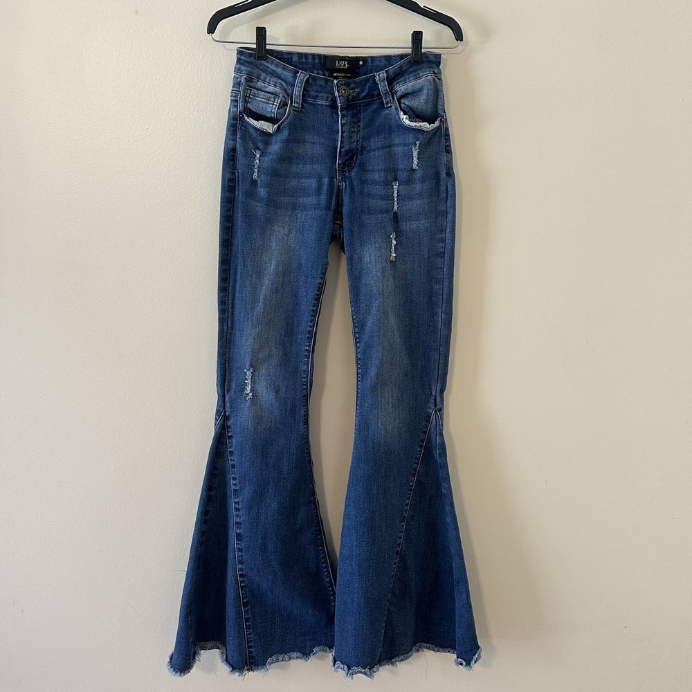Lucky & Blessed Blue Denim Mid Rise Flare Bell Bottom Distressed Fringe Hem Sz 6